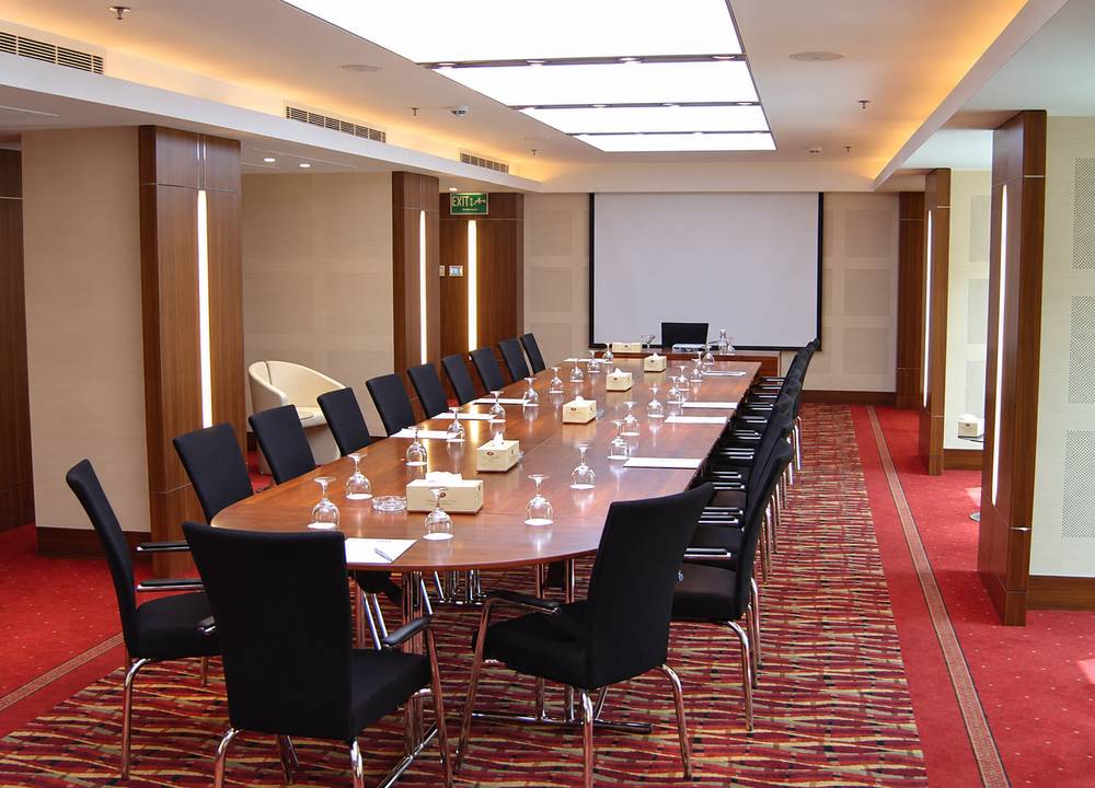 Crowne Plaza meeting rooms interior by MAKS Interiors
