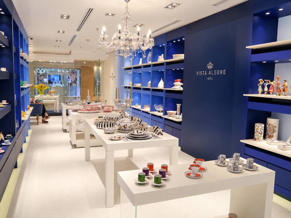 Vista Alegre Salhiya Mall interior by MAKS Interiors